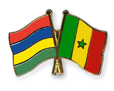 Fahnen Pins Mauritius Senegal