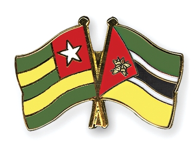 Fahnen Pins Togo Mosambik