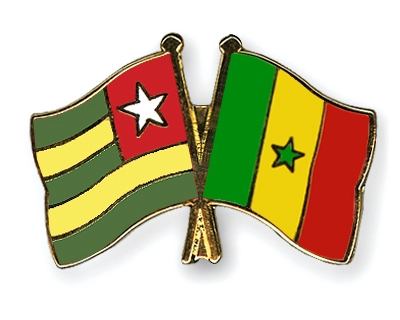 Fahnen Pins Togo Senegal